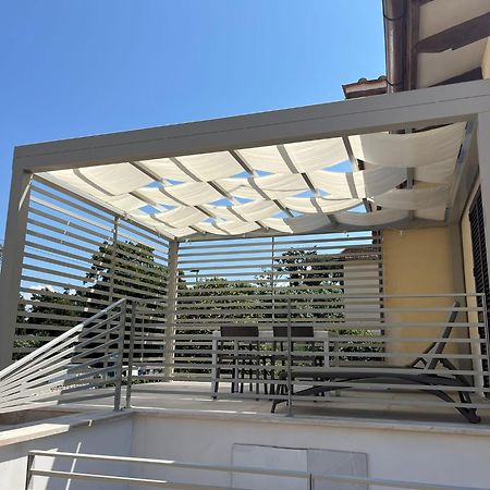 פיזה Appartamento In Villa A Tirrenia, Eleganza E Comfort A Pochi Passi Dal Mare מראה חיצוני תמונה
